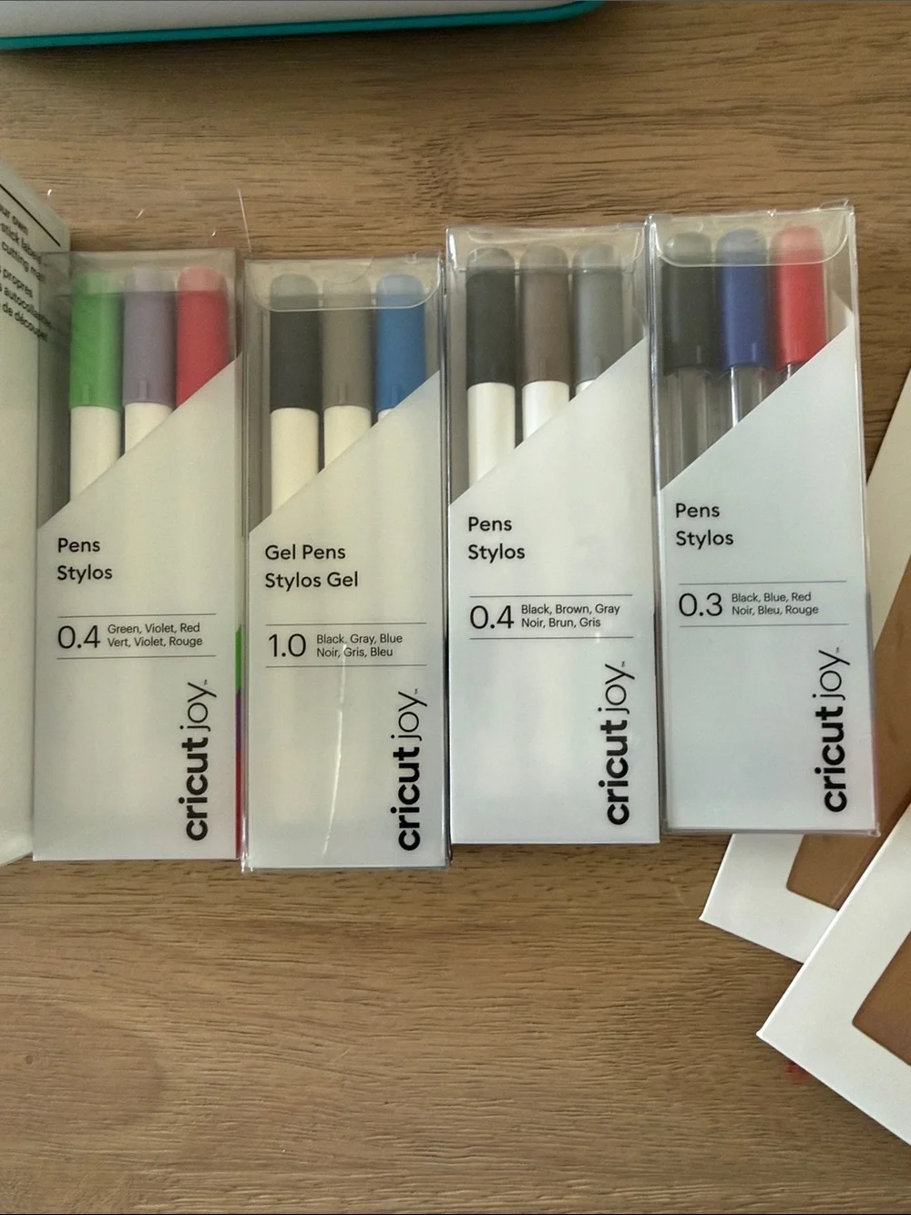 Cricut Joy Kit with Teal and White Machine and Assorted Pens and Labels - Picture 6 of 12